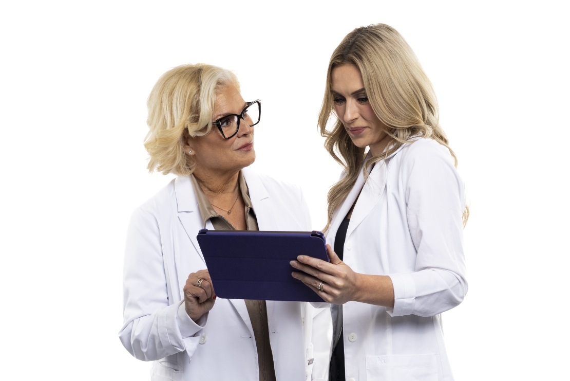 Deux pharmaciennes collaborent